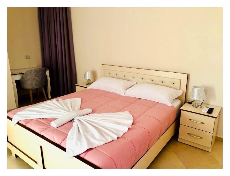 Queen Room image 3