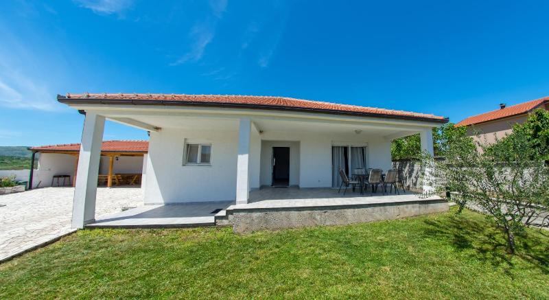 Three-Bedroom House image 3