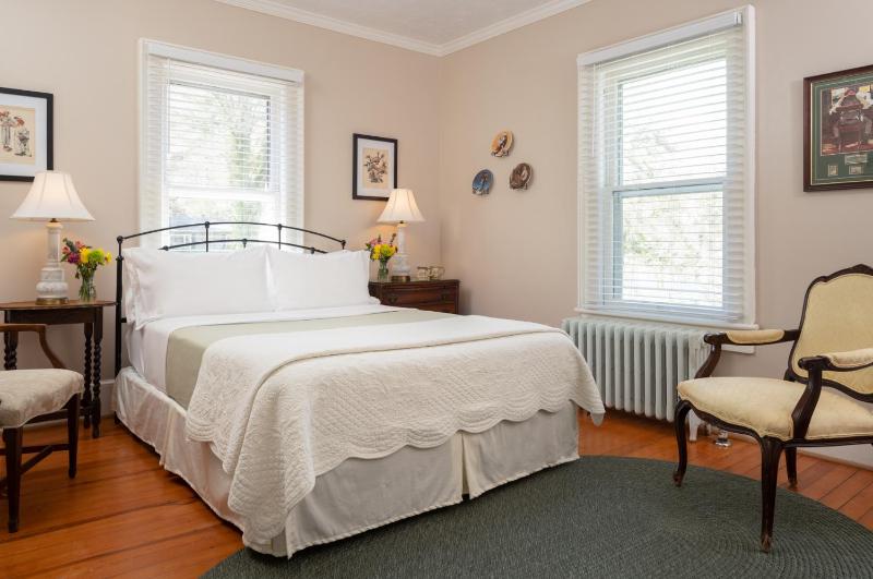 Double Room with Shared Bathroom image 3