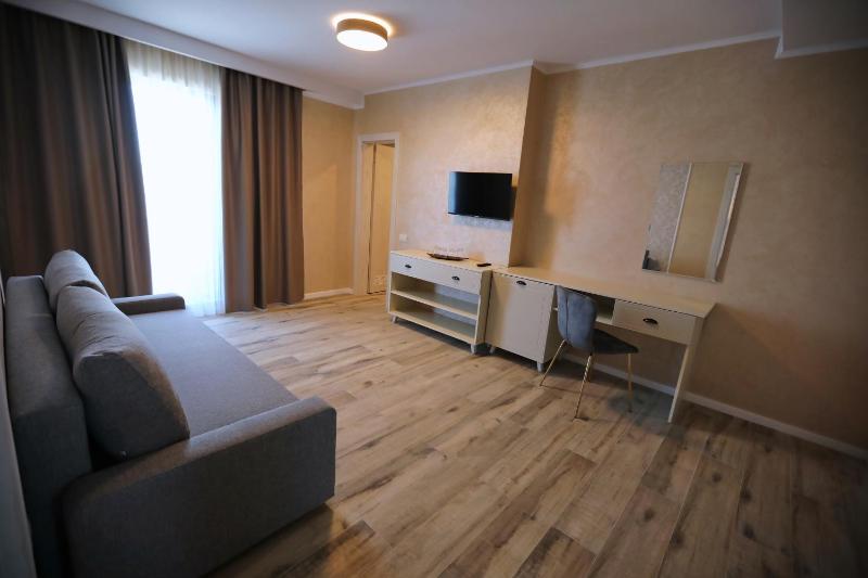 Deluxe Apartment image 2