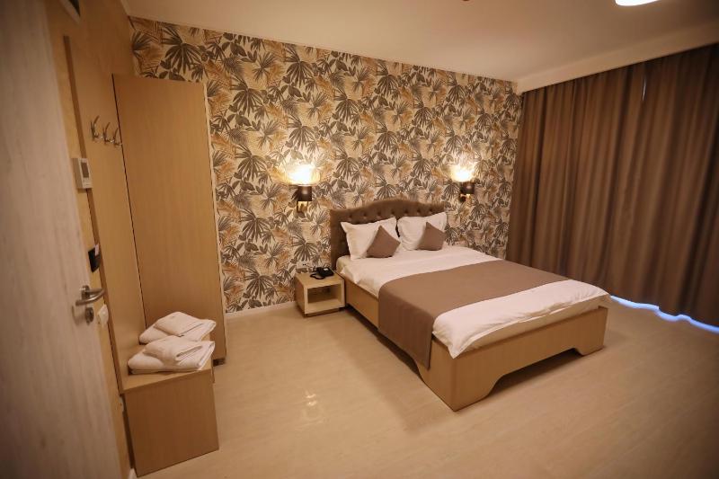 Deluxe Double Room with Balcony image 1