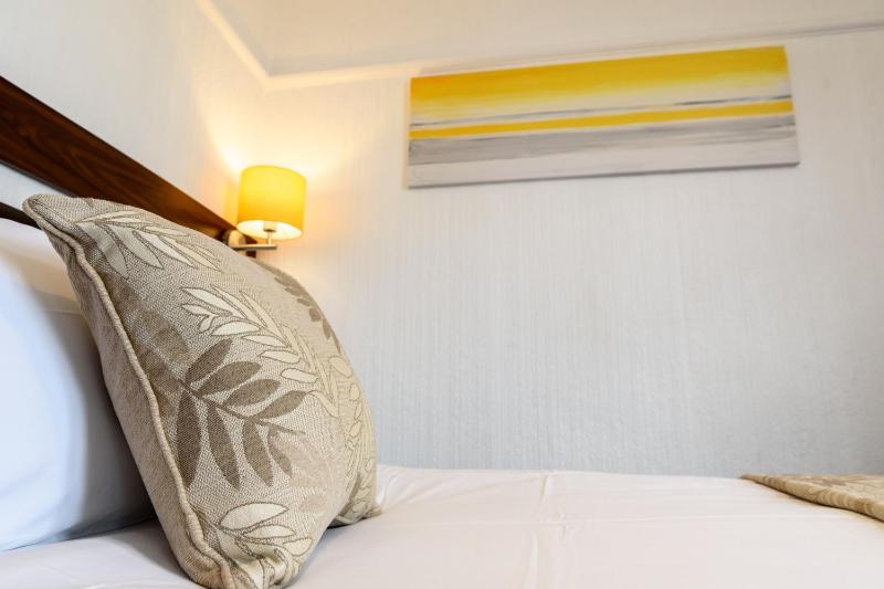 Single Room with Sea View image 3