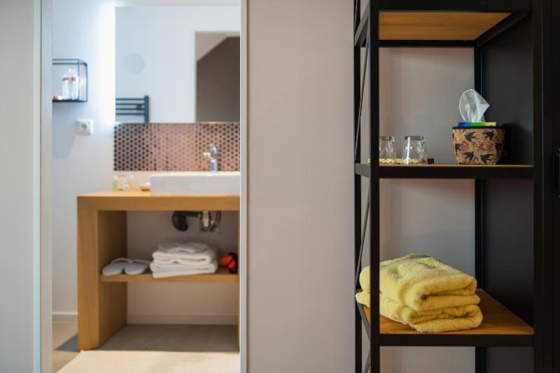 Standard Double Room image 3