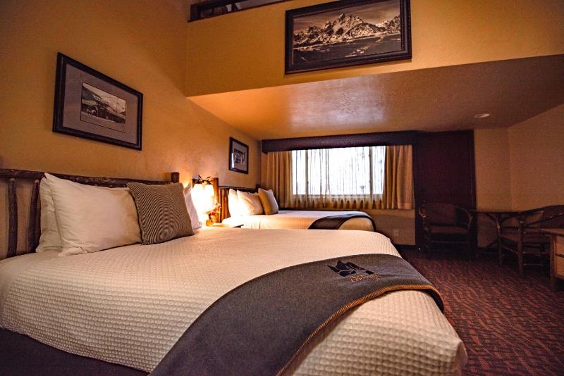 Family Loft with Three Queen Beds image 3