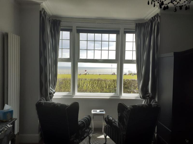 Superior King Room image 3