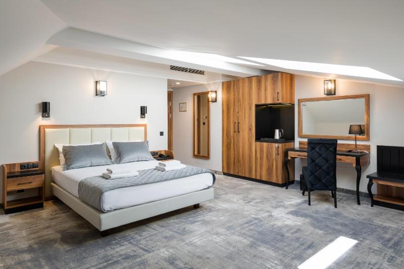 Double Room - Attic image 1