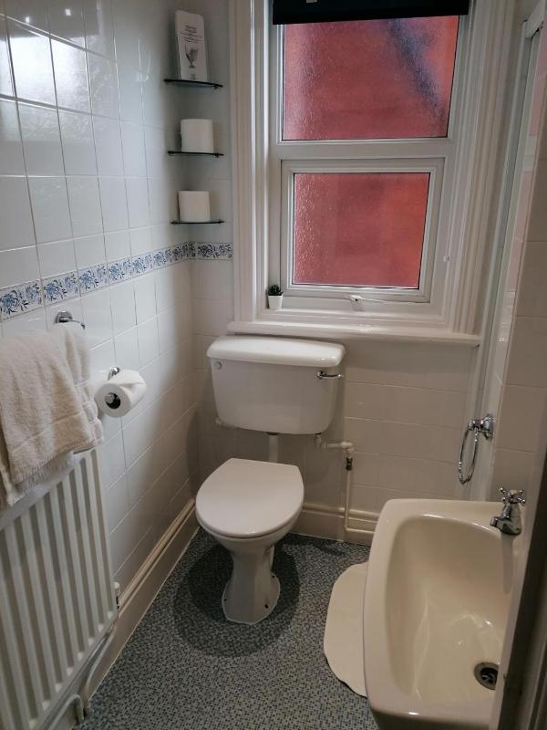 Single Room image 3