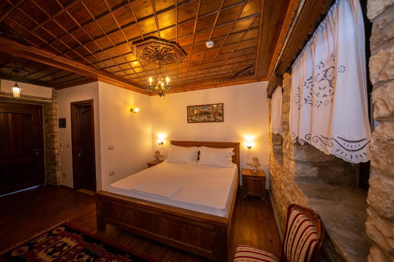 Deluxe Double or Twin Room image 1