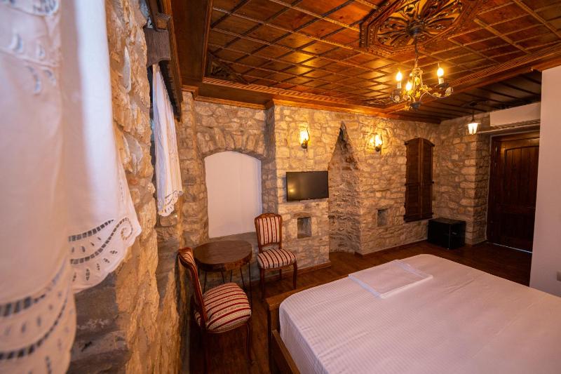 Deluxe Double or Twin Room image 3