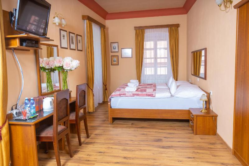 Deluxe Double Room with Bath image 1
