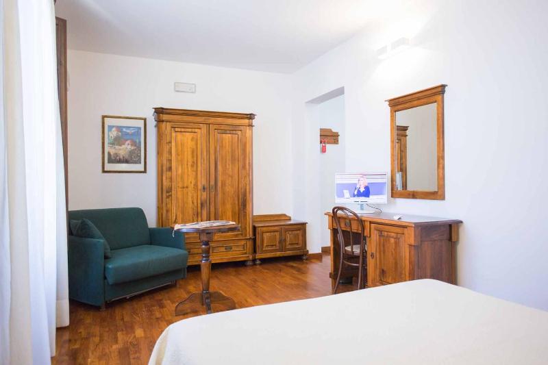 Superior Double Room with Sea View image 2