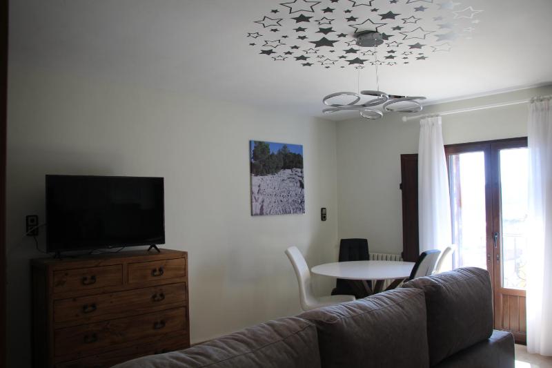 One-Bedroom Apartment image 4