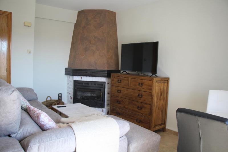 One-Bedroom Apartment image 3