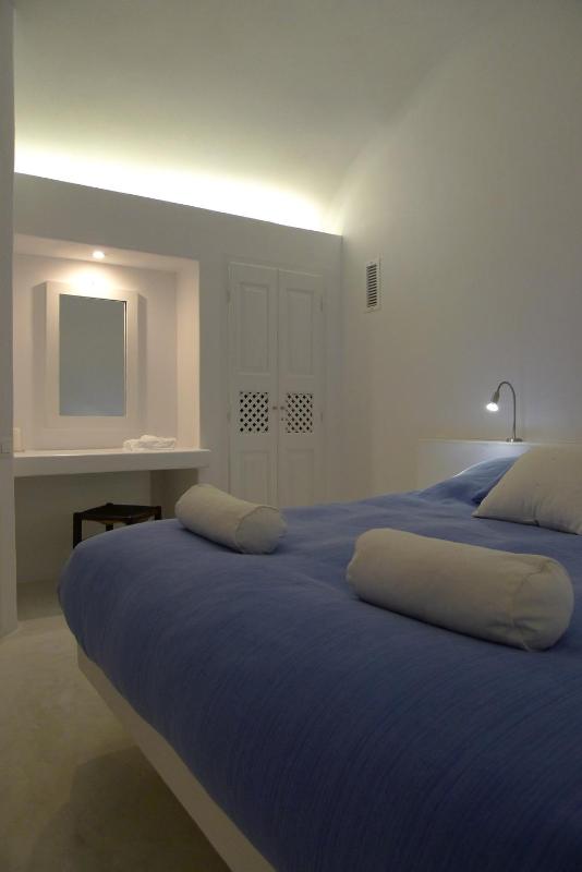 Junior Cave House Suite with Caldera View image 4
