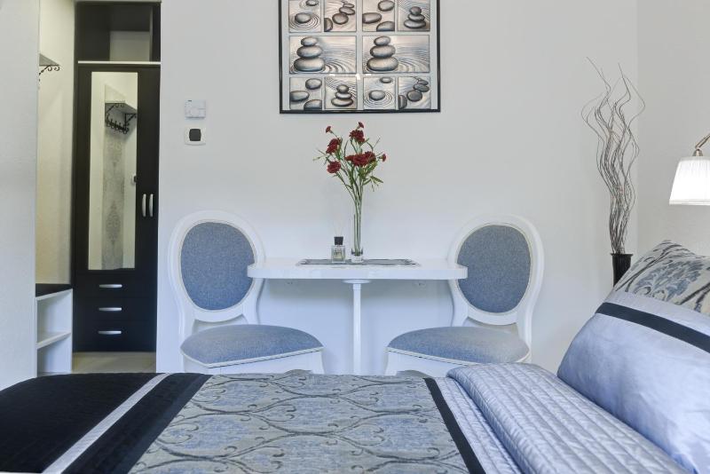 Studio with Balcony image 4