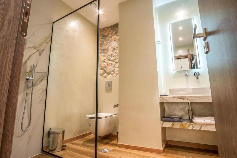 Superior Double or Twin Room with Garden View image 3