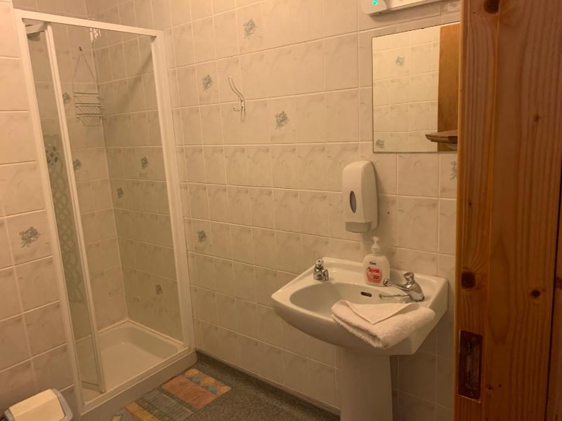 Eight-Bedroom House image 3