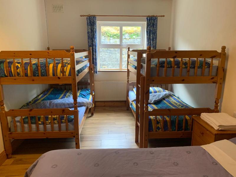 Eight-Bedroom House image 4