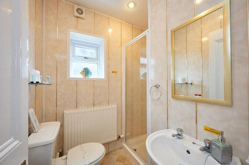 Double Room with Private Bathroom image 4