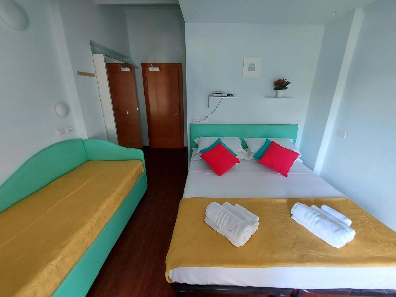 Double or Twin Room image 4