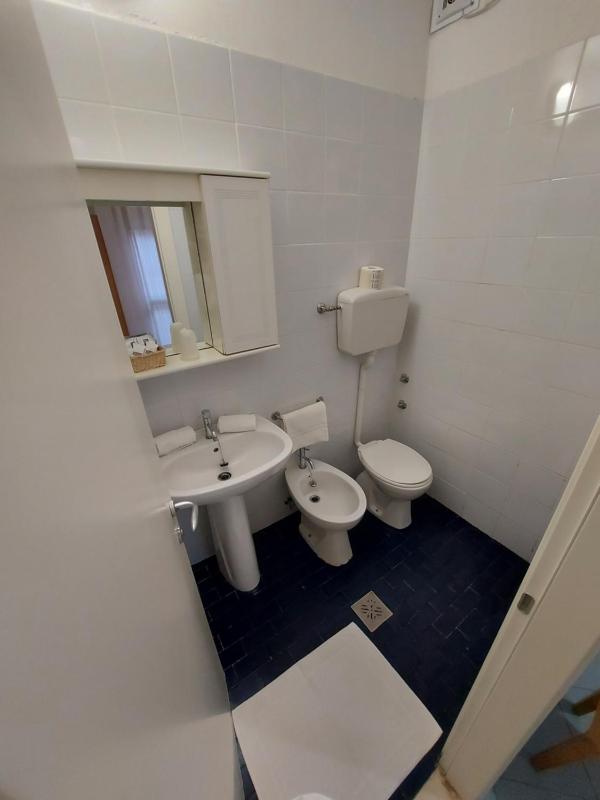 Double Room with Private External Bathroom image 3