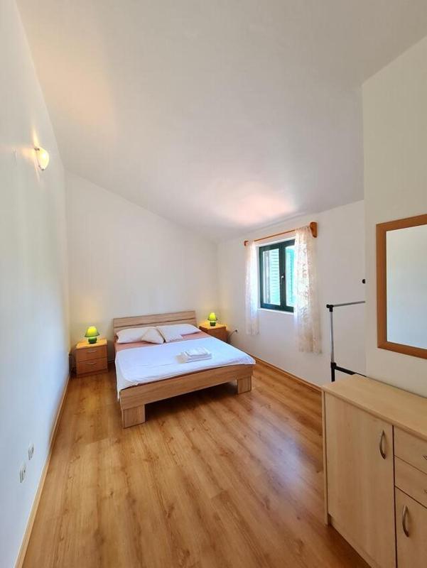 One-Bedroom Apartment with Terrace and Sea View image 3