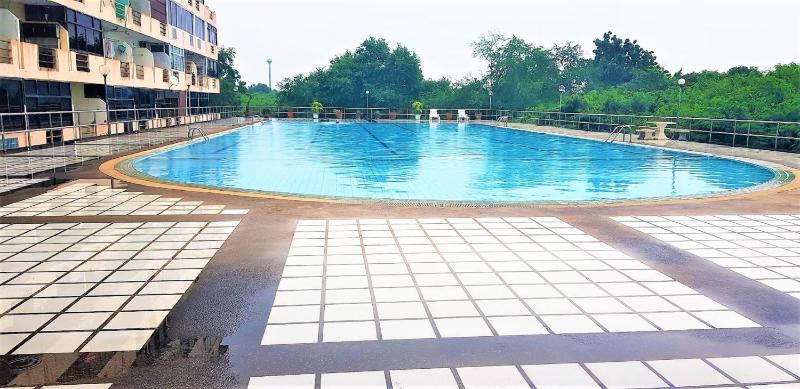 Pattaya Plaza Condotel large studio apartment Sukhumvit - image 2