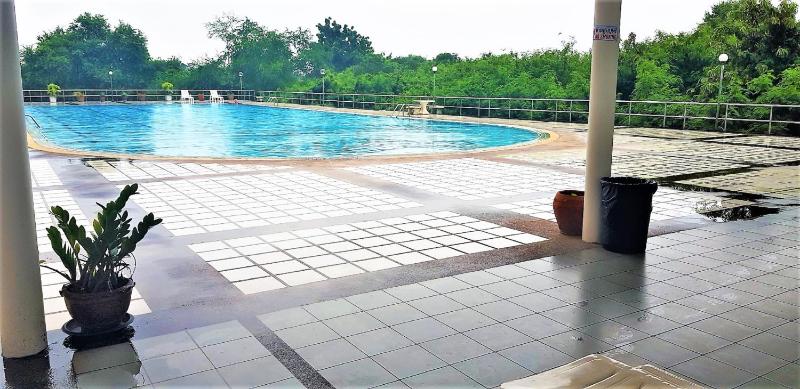 Pattaya Plaza Condotel large studio apartment Sukhumvit - image 8