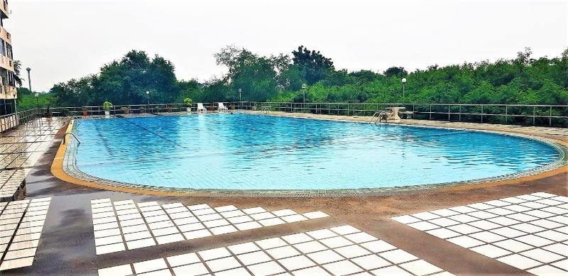 Pattaya Plaza Condotel large studio apartment Sukhumvit - image 9