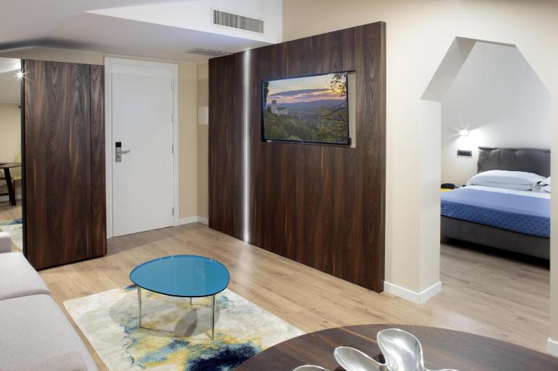 Junior Suite image 1