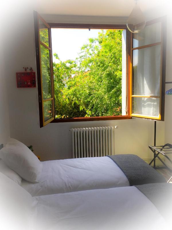 Quadruple Room with Shared Bathroom image 4