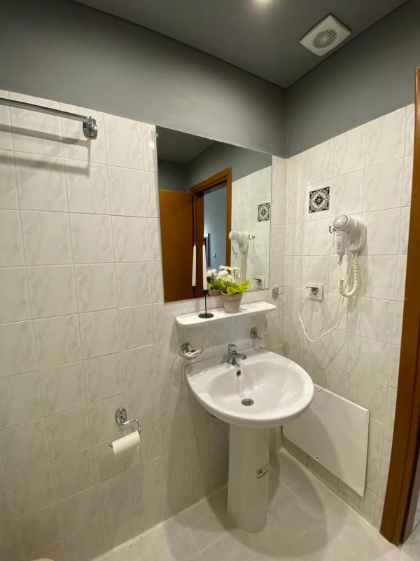 Double or Twin Room image 2