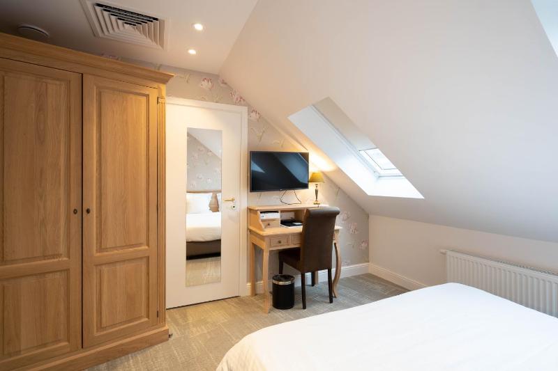 Budget Double Room image 3