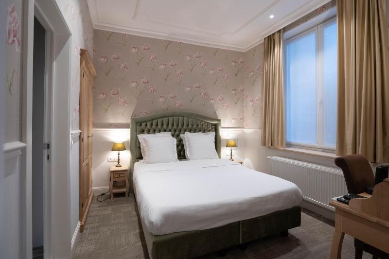 Budget Double Room image 4