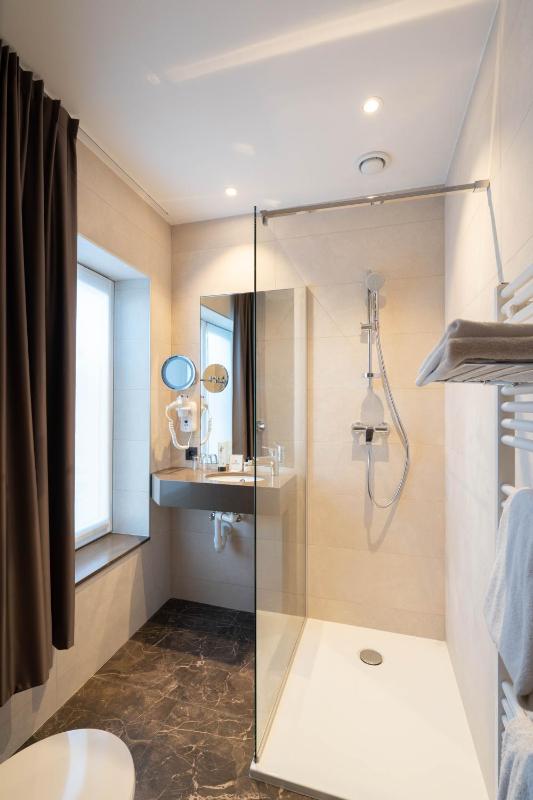 Standard Double Room image 3