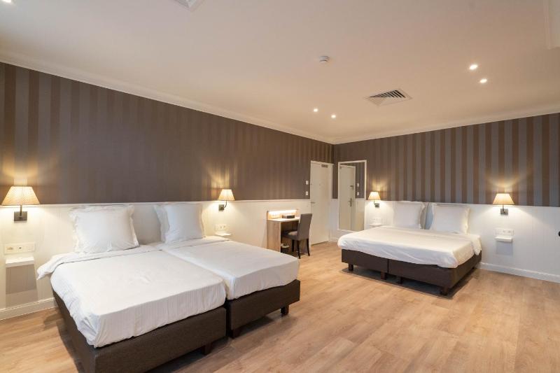 Quadruple Room image 4