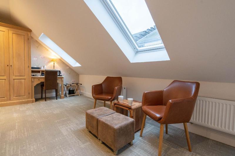 Family Room image 3