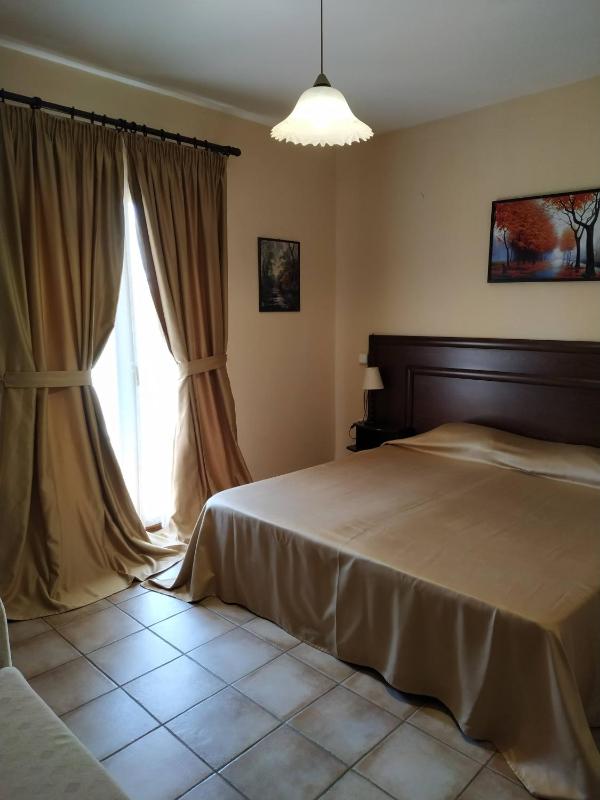 Double or Twin Room image 3