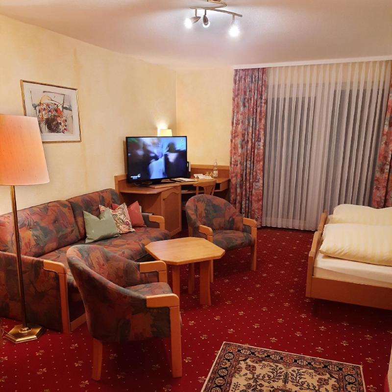 Double Room with Balcony image 4