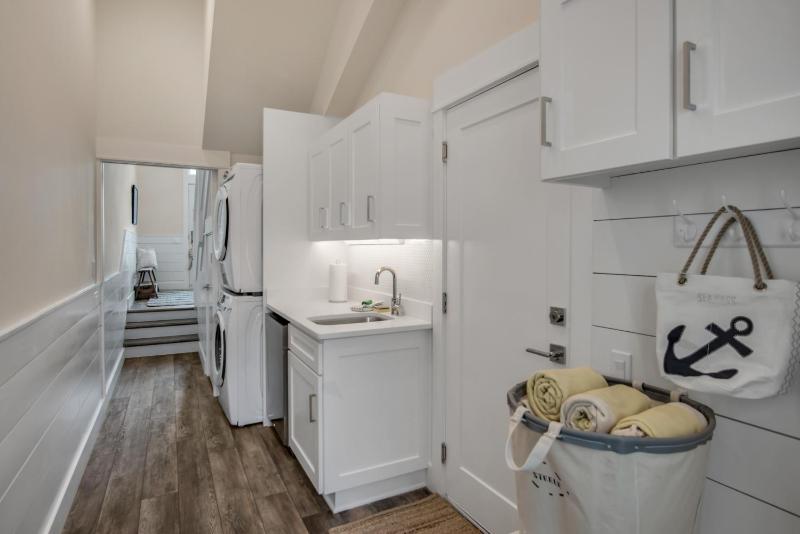 Three-Bedroom Townhouse image 3