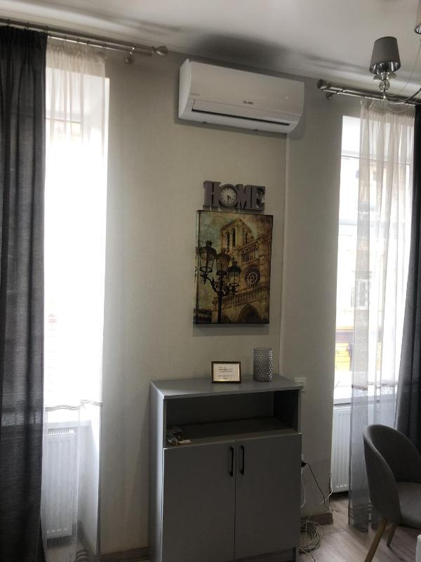 Studio Apartment image 3