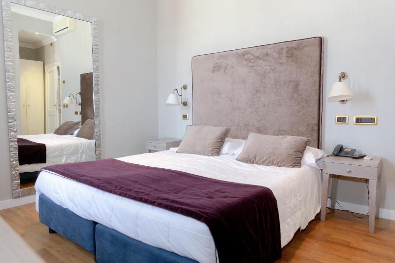 Classic Double or Twin Room image 3
