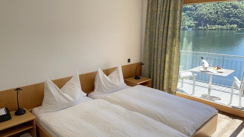 Superior Twin Room image 3