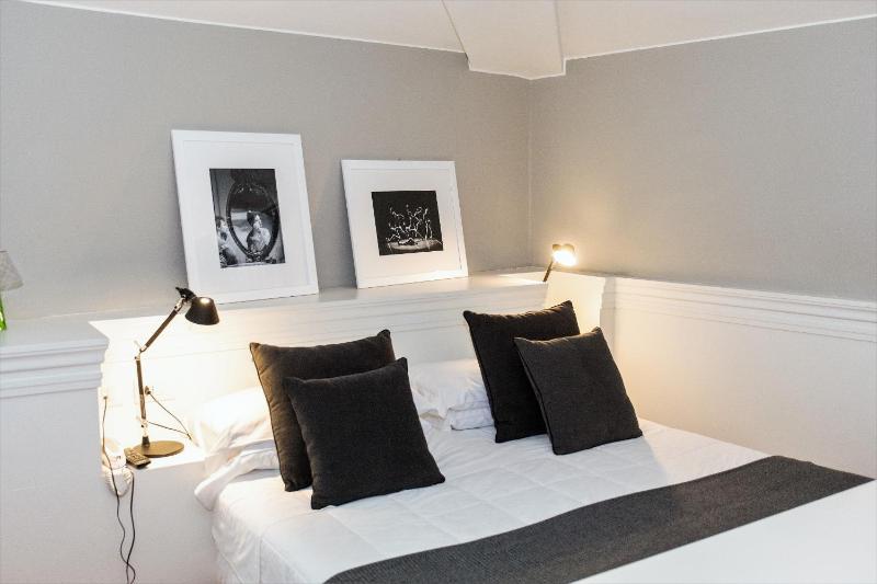 Superior Triple Room image 4