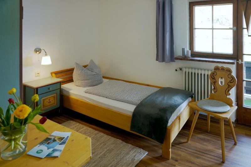 Single Room image 4