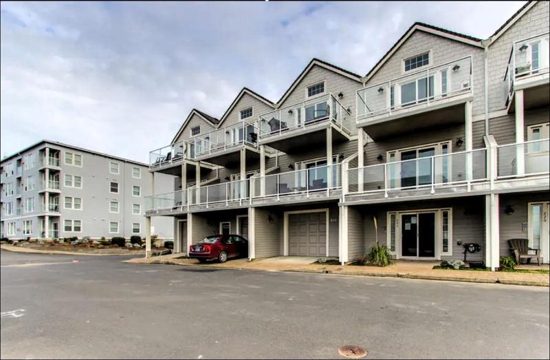 Two-Bedroom Townhouse image 1
