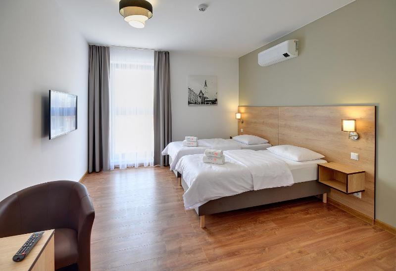 Triple Room with Bathroom image 2