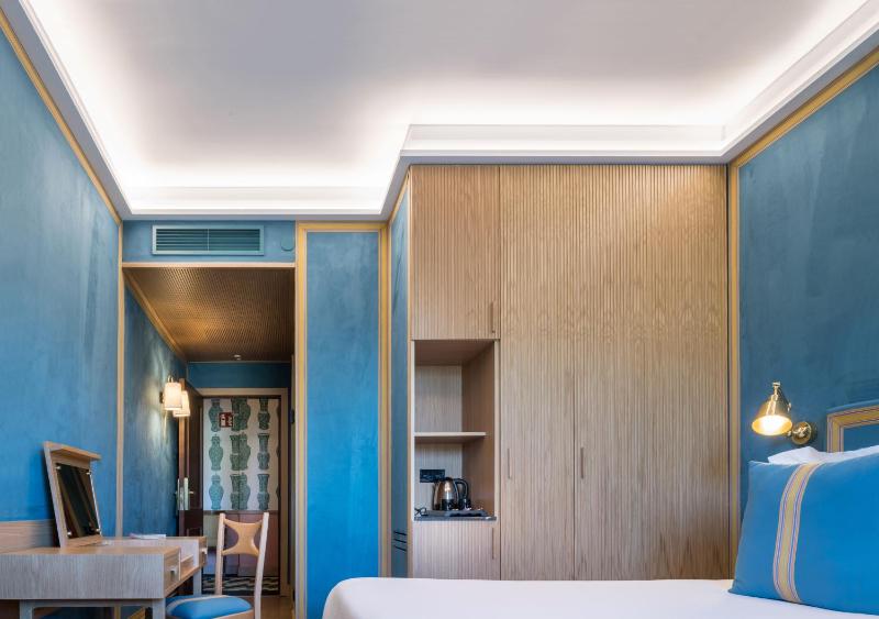 Double or Twin Room image 4