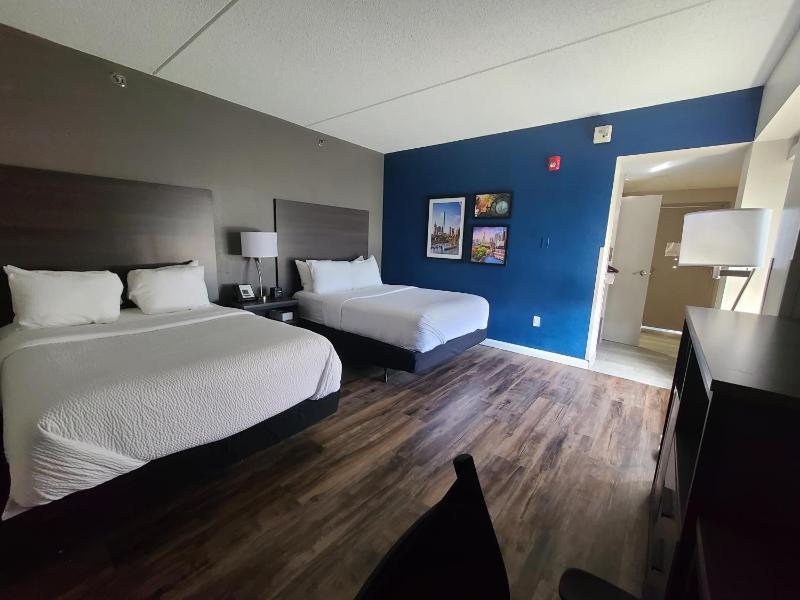Queen Room with Two Queen Beds and Roll-In Shower - Accessible/Non Smoking image 2