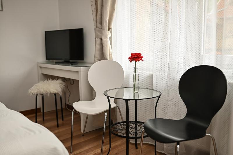Double Room image 4